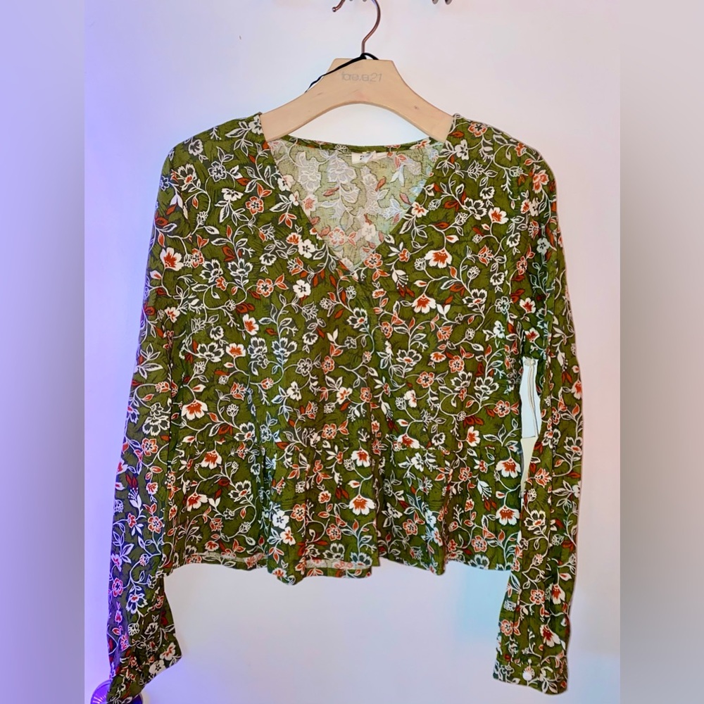 -a.n.a Estie Floral Green V-Neck Blouse